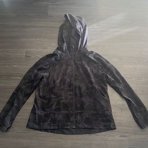 Lululemon Windbreaker Size 6 Camo Print